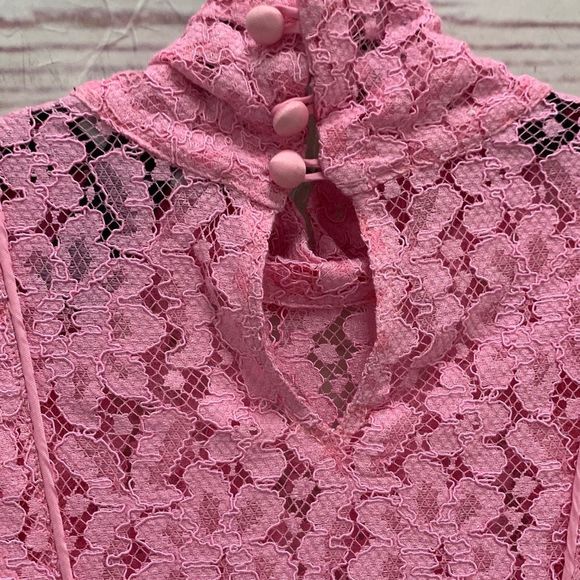 Smythe Pink Scalloped Lace Top Blouse Size Medium Buttoned Cowl Neck Designer - Picture 4 of 7